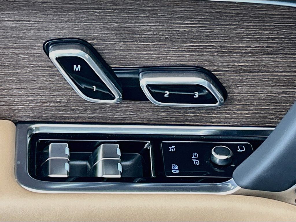 Thumbnail: 2026 Land Rover Range Rover - 22