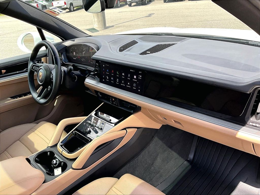 2024 Porsche Cayenne — photo 14