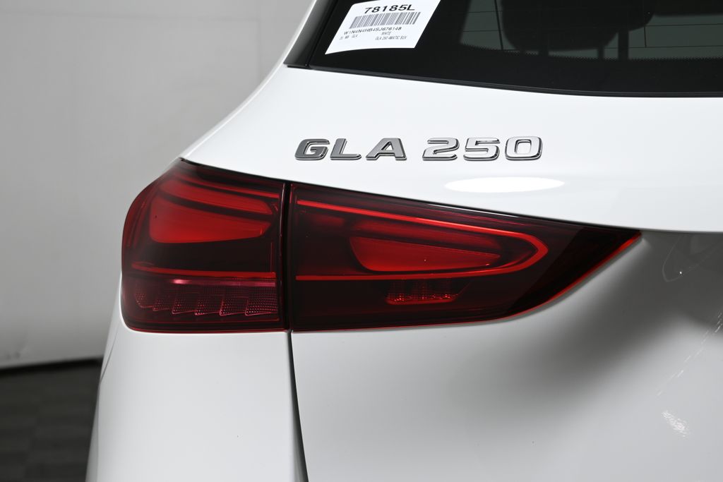 2025 Mercedes-Benz GLA 250 4MATIC 12