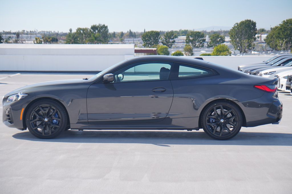 Thumbnail: 2026 BMW 4 Series - 4