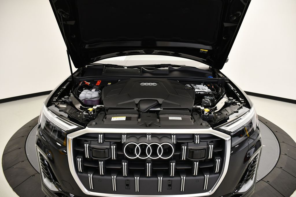 Thumbnail: 2025 Audi Q7 - 12