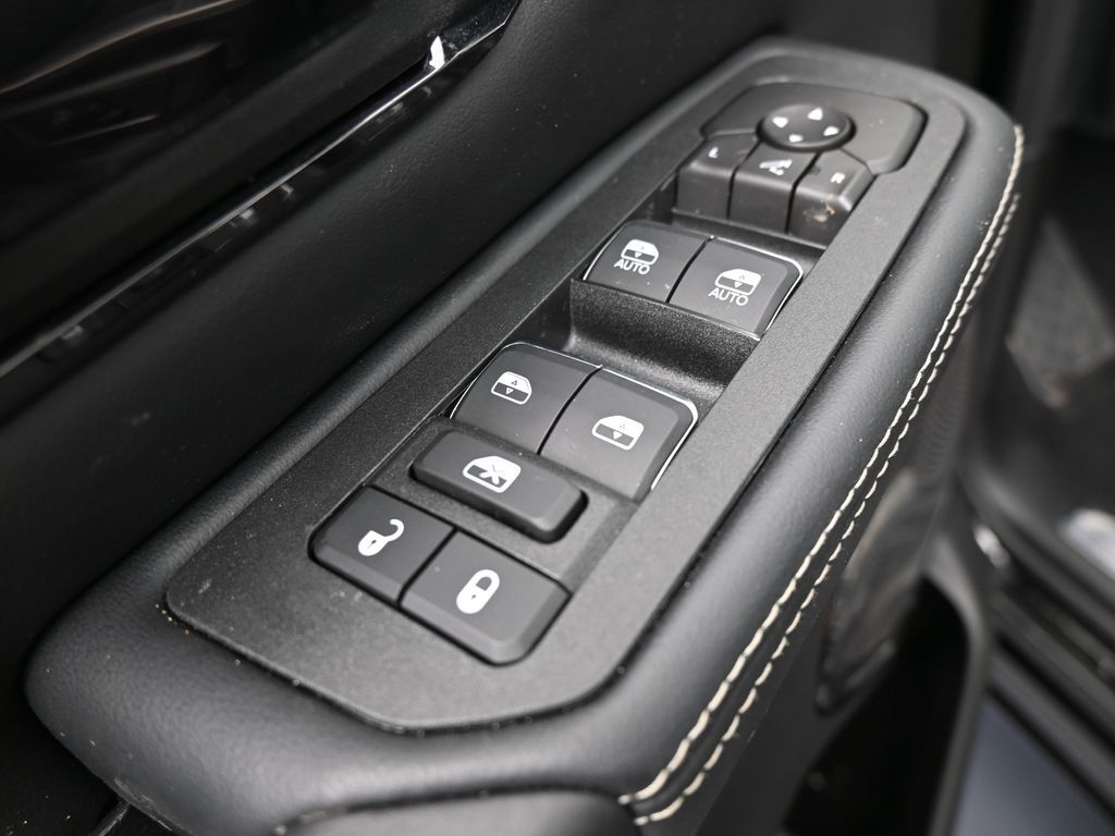 New 2026 Diamond Black Crystal Pearlcoat Ram Limited image 14