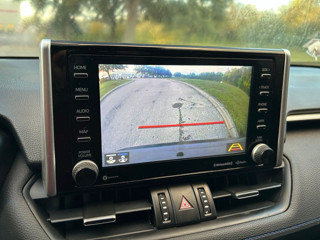 Thumbnail: 2021 Toyota RAV4 - 25