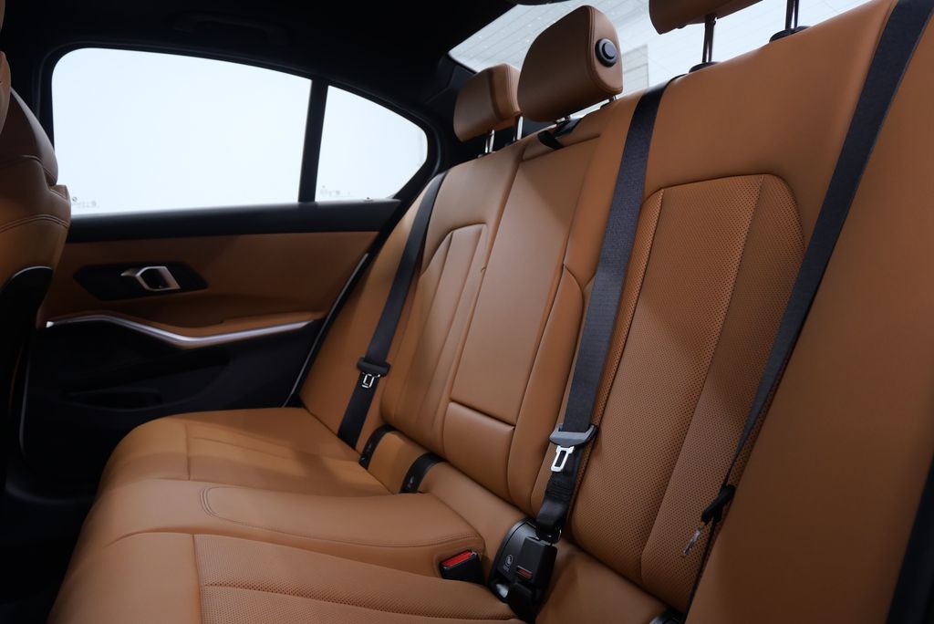 2025 BMW 3 Series 330i 16