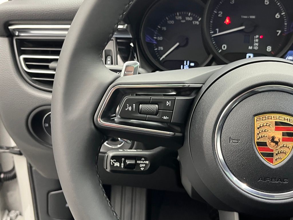 Thumbnail: 2026 Porsche Macan - 13