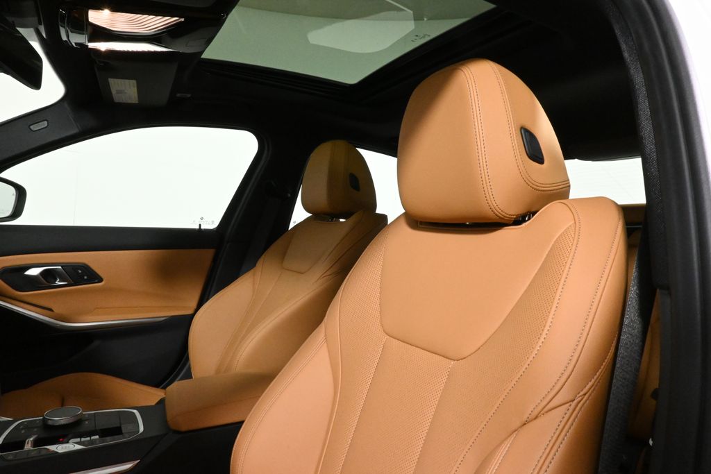 Thumbnail: 2025 BMW 3 Series - 15