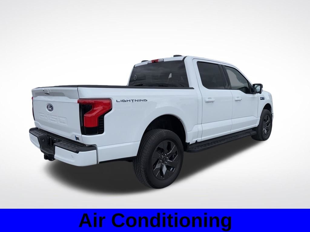 View vehicle photo 4