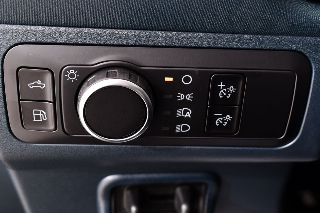 New 2026 Black Ford XLT Hybrid image 28