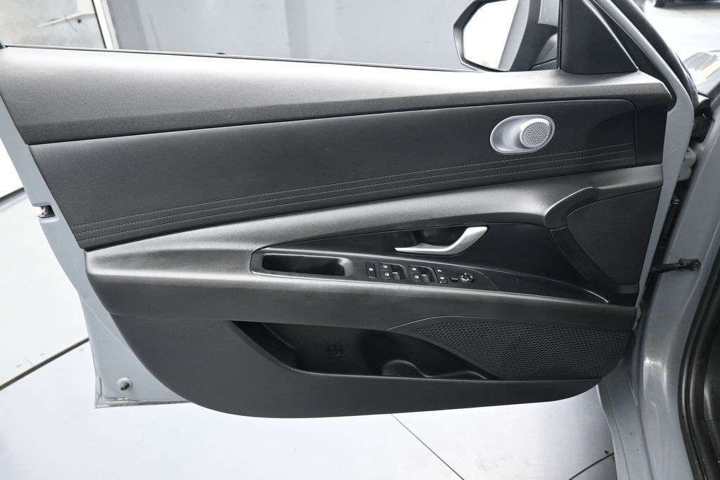 Used 2022 Electric Shadow Hyundai Blue image 12