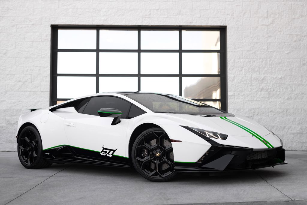 2023 Lamborghini Huracan Tecnica's photo