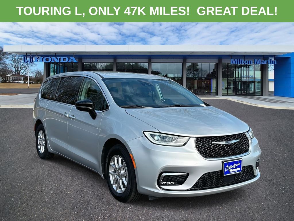 Silver 2024 Chrysler Pacifica Touring L FWD Minivan Front-Wheel Drive 9-Speed Automatic