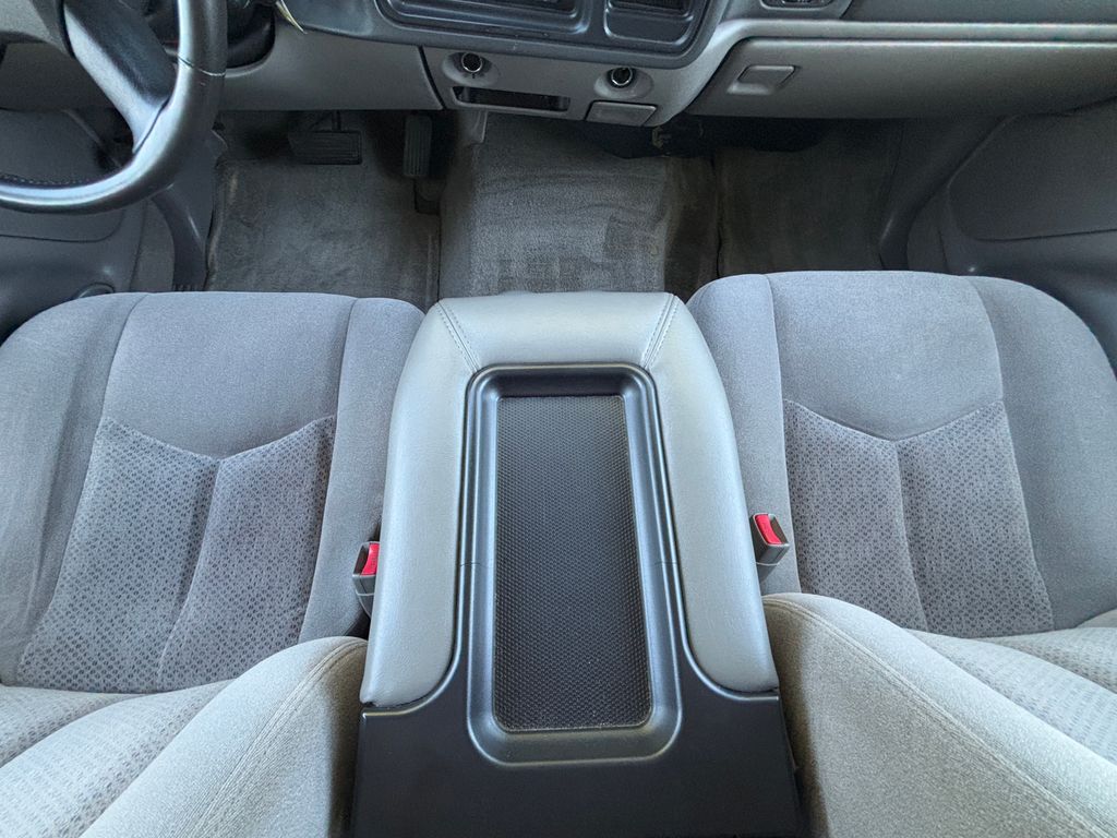 Thumbnail: 2004 Chevrolet Tahoe - 17