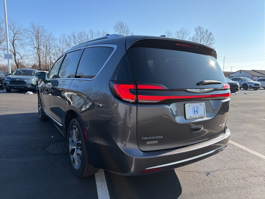 Thumbnail: 2021 Chrysler Pacifica - 3