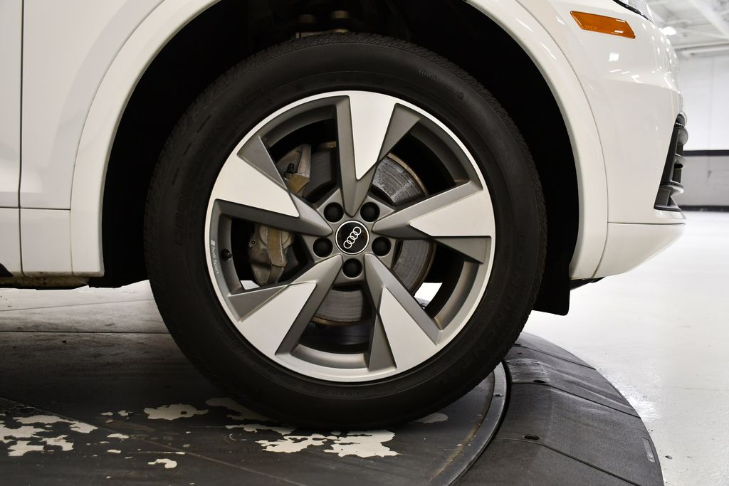 Thumbnail: 2020 Audi Q5 - 16