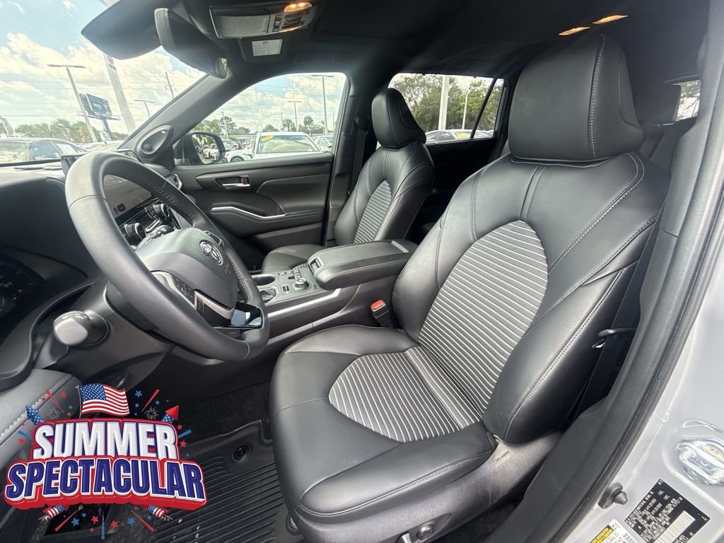 Used 2025 Toyota Highlander SUV