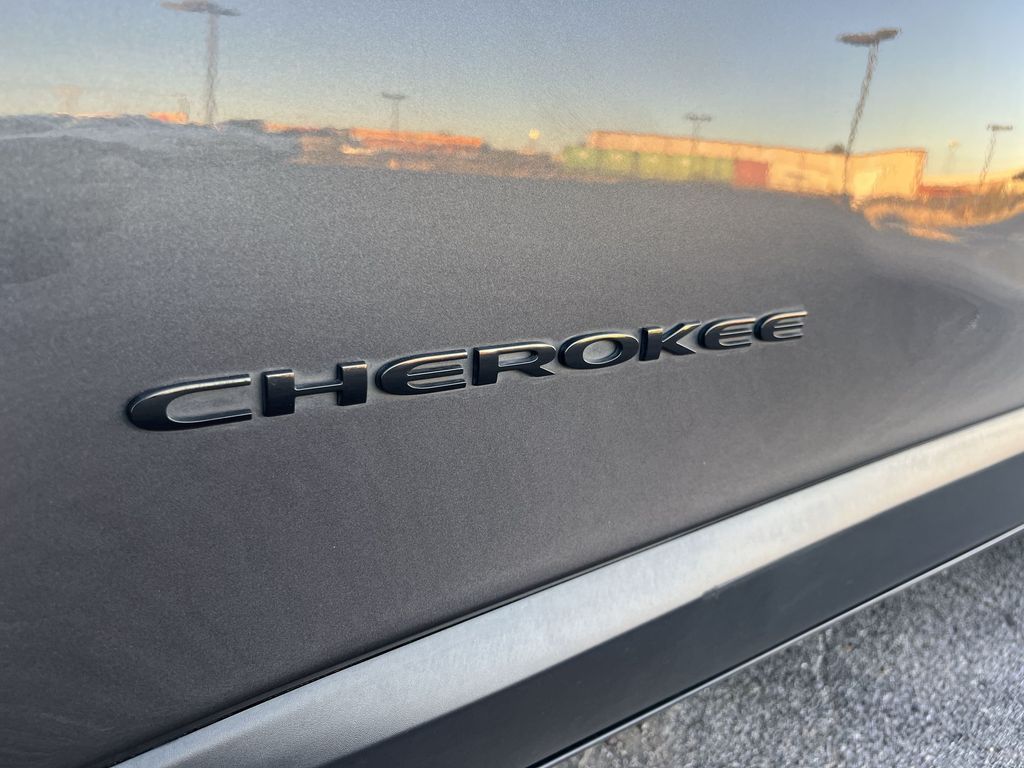 2017 Jeep Cherokee Sport 28