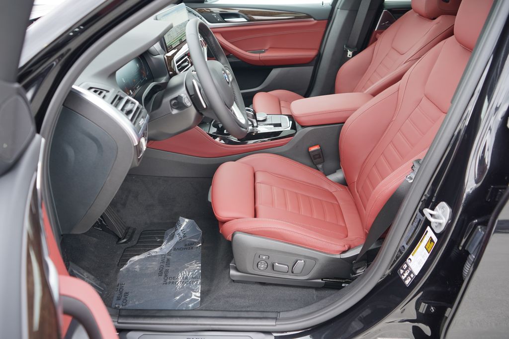 Thumbnail: 2025 BMW X4 - 9