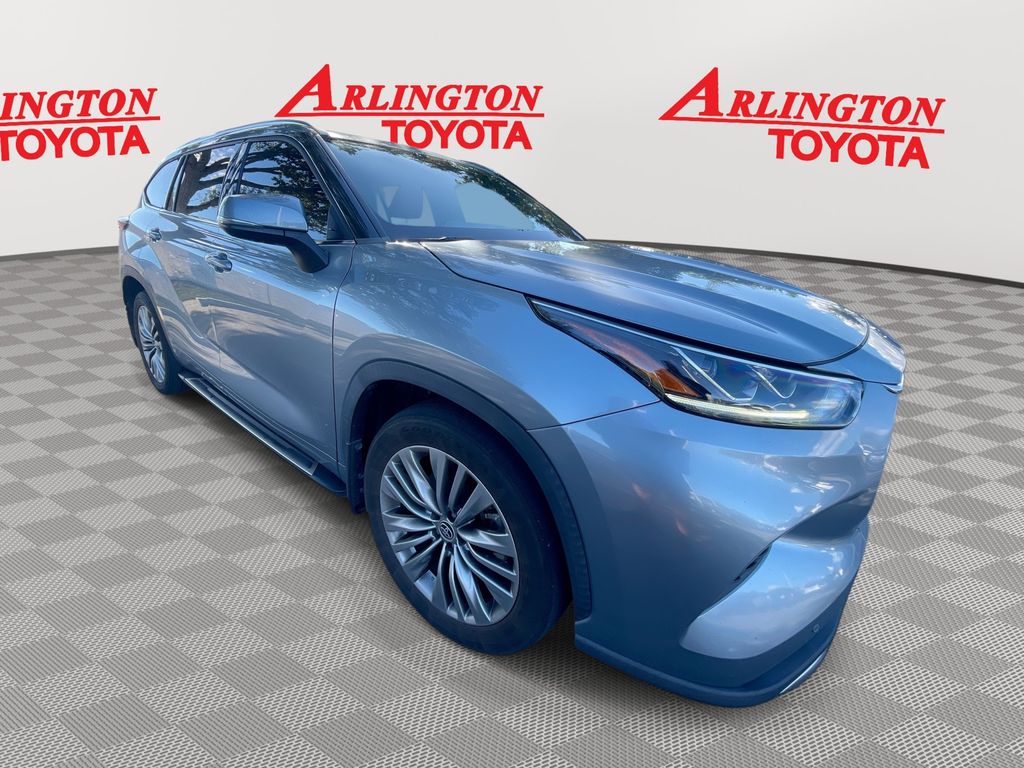2021 Toyota Highlander Platinum's photo