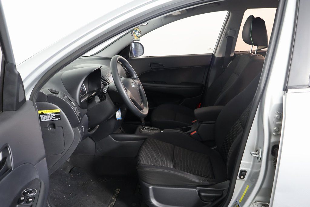 Thumbnail: 2010 Hyundai Elantra - 8