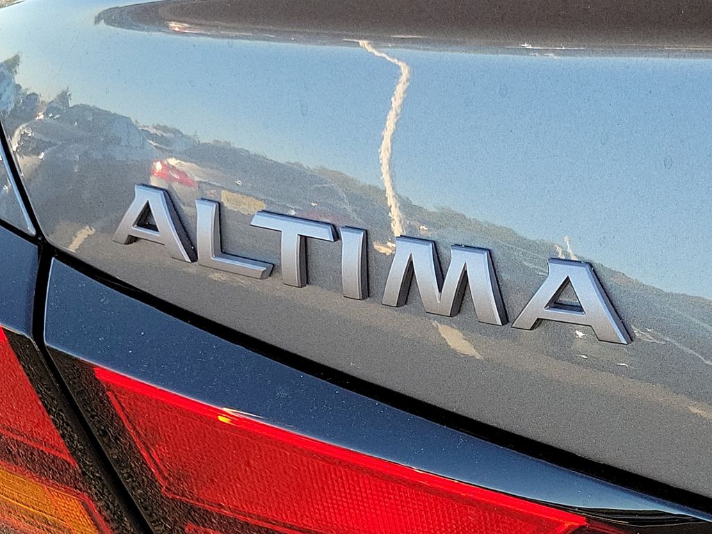 2025 Nissan Altima SR 11