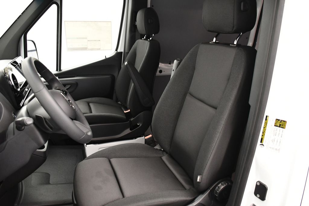 Thumbnail: 2025 Mercedes-Benz Sprinter - 27