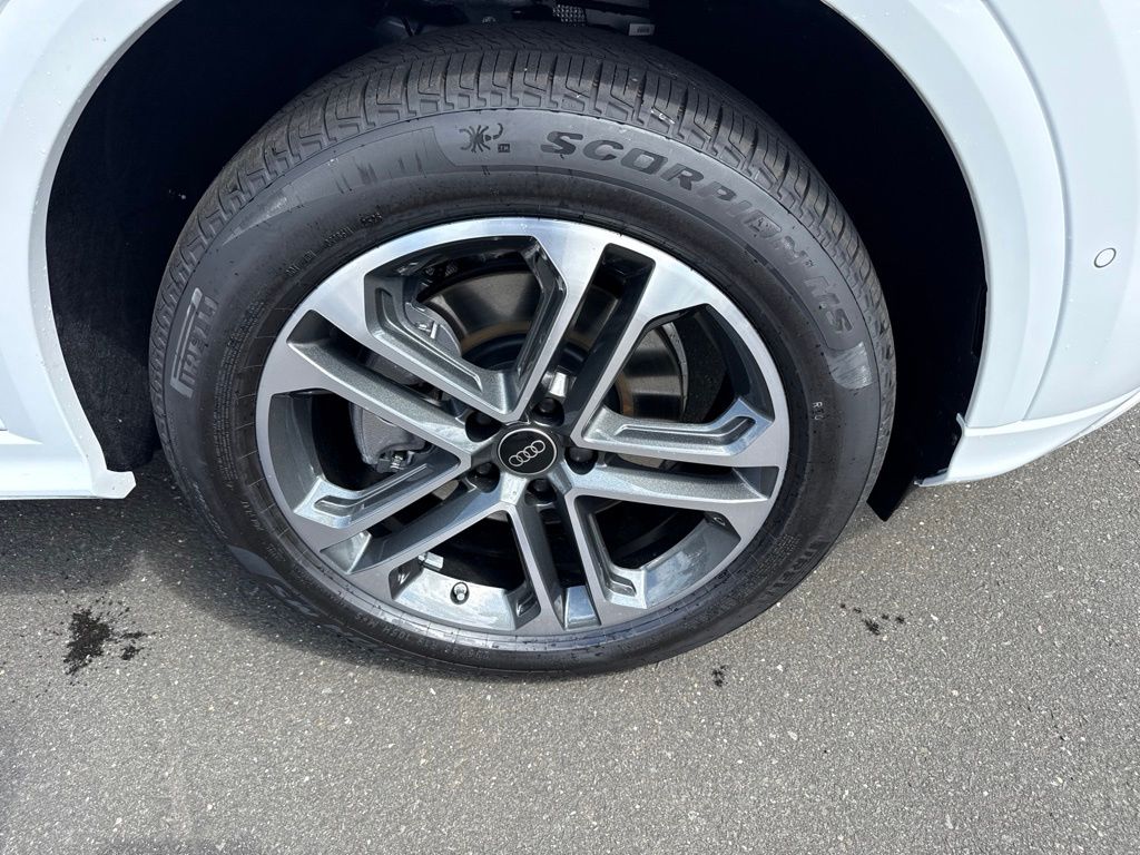 Thumbnail: 2026 Audi Q5 - 12