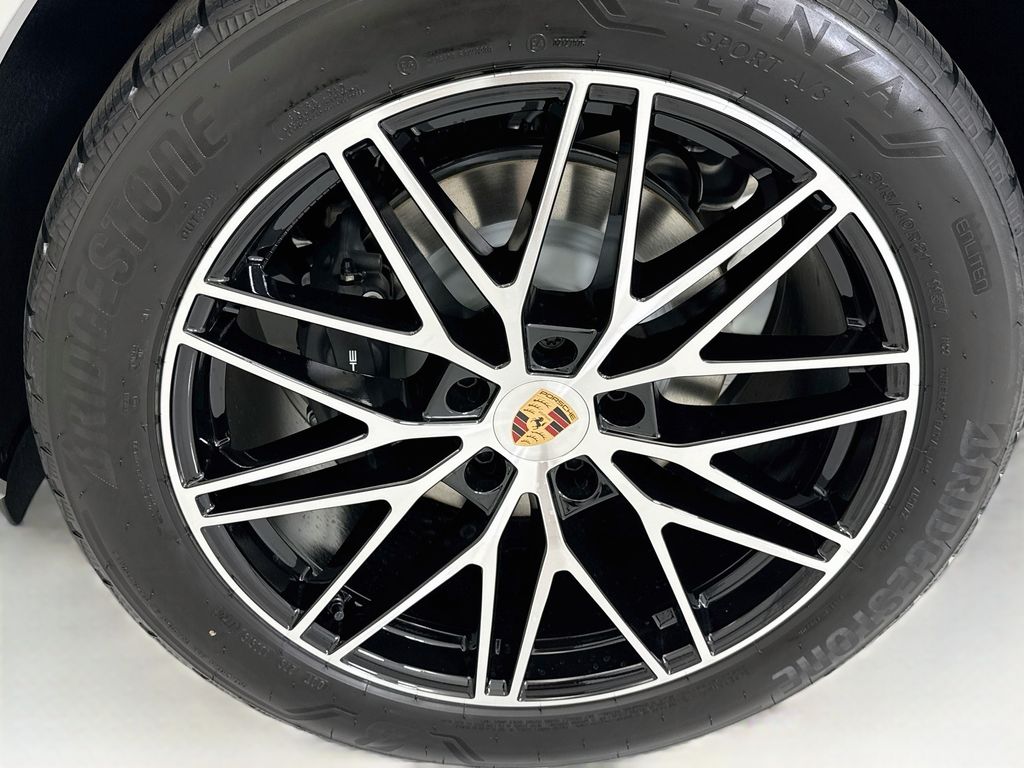 Thumbnail: 2026 Porsche Cayenne - 31