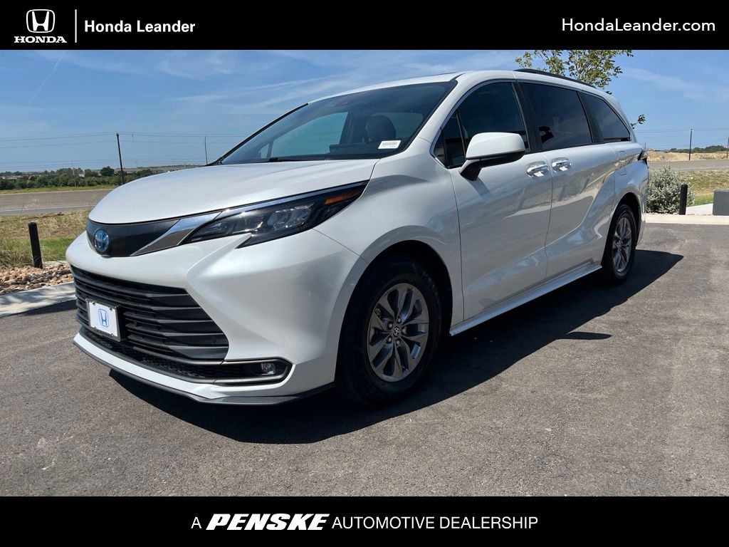 Thumbnail: 2025 Toyota Sienna - 1