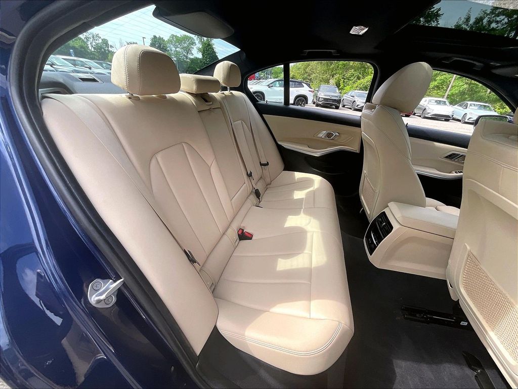 2019 BMW 3 Series — photo 16