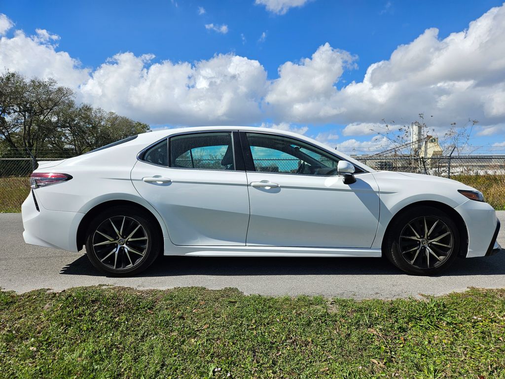 2023 Toyota Camry SE 6