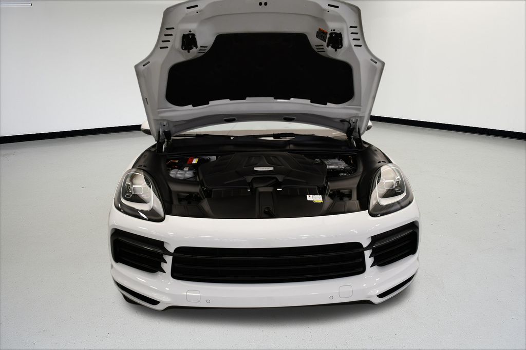 Thumbnail: 2022 Porsche Cayenne - 13