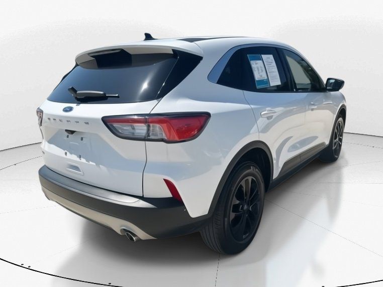 2022 Oxford White Ford Escape SE FWD SUV