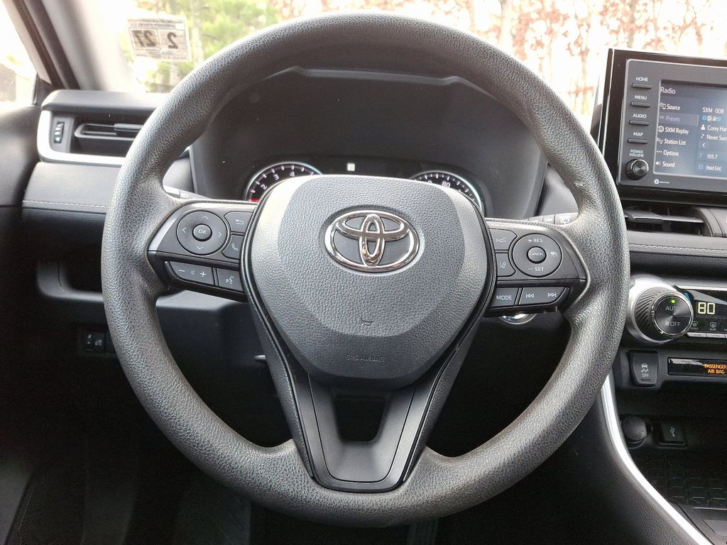 2022 Toyota RAV4 XLE 18