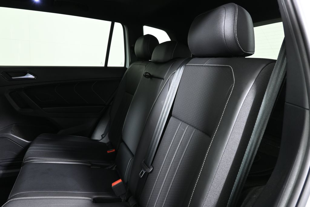 Thumbnail: 2023 Volkswagen Tiguan - 4