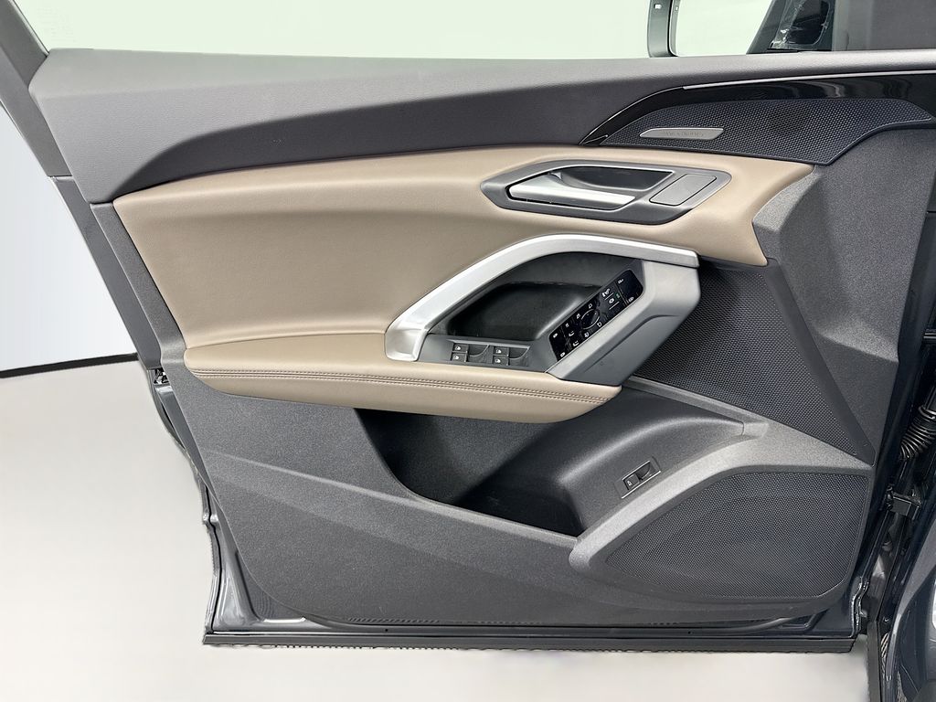 Thumbnail: 2025 Audi Q5 - 23