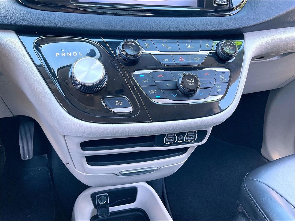 2023 Chrysler Pacifica — photo 25