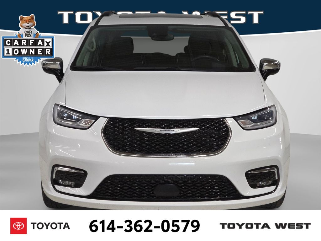 Used 2023 White Chrysler Limited image 2