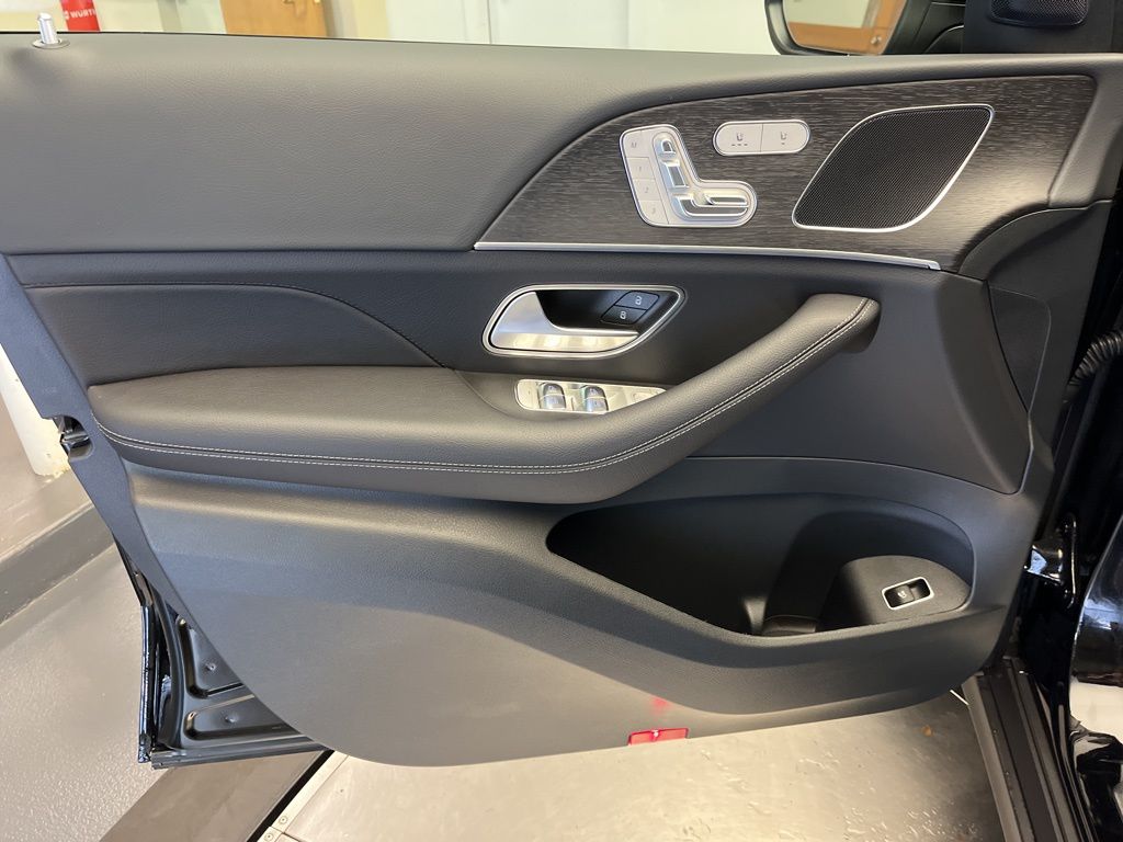 Thumbnail: 2026 Mercedes-Benz GLE - 11