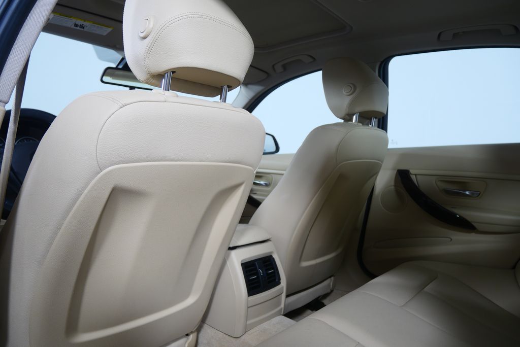 Thumbnail: 2013 BMW 3 Series - 17