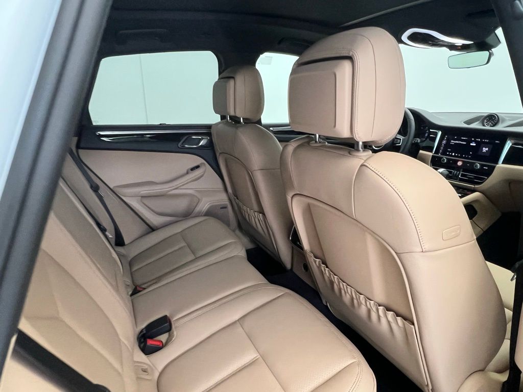 Thumbnail: 2025 Porsche Macan - 16