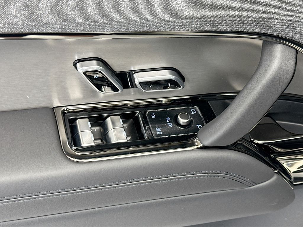 Thumbnail: 2026 Land Rover Range Rover Sport - 22