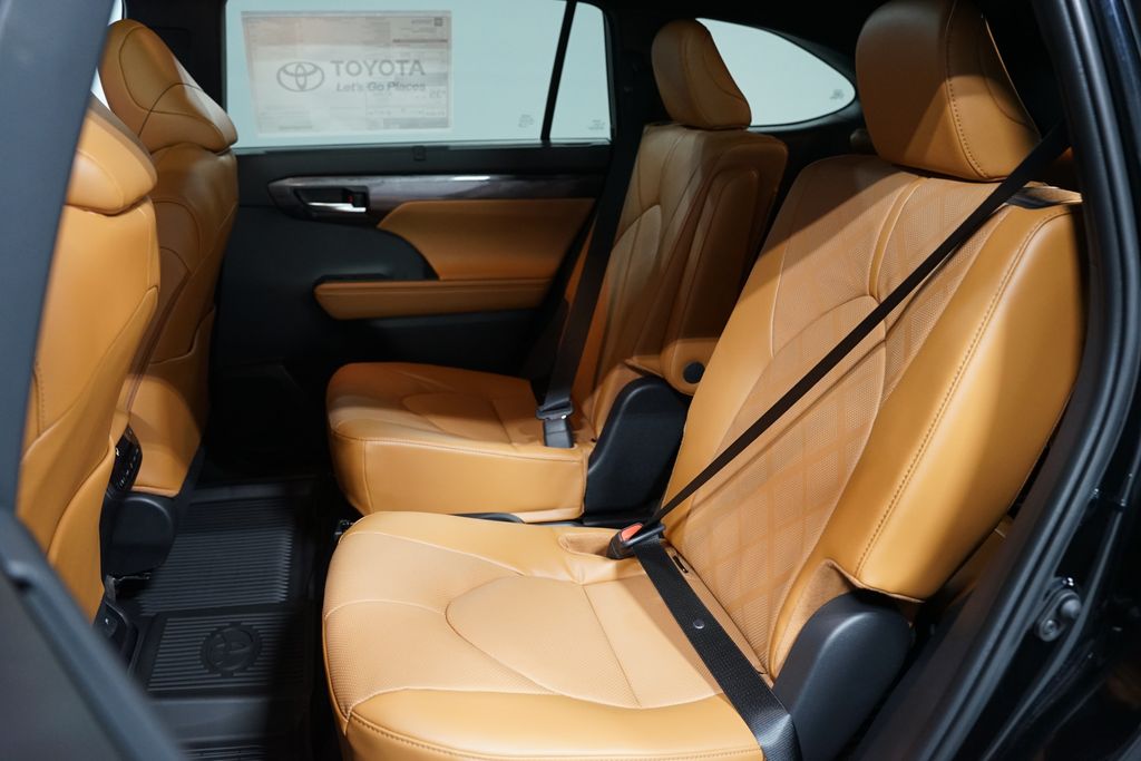 Thumbnail: 2026 Toyota Highlander - 31