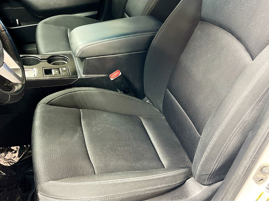 Used 2016 White Subaru 2.5i image 19