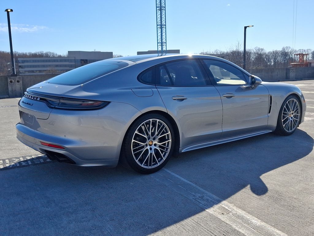 2021 Porsche Panamera Turbo S 8