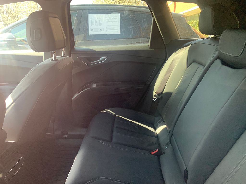 Thumbnail: 2023 Audi Q4 e-tron - 6