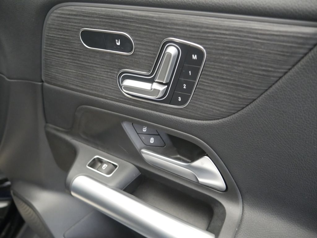 Thumbnail: 2023 Mercedes-Benz GLA - 27