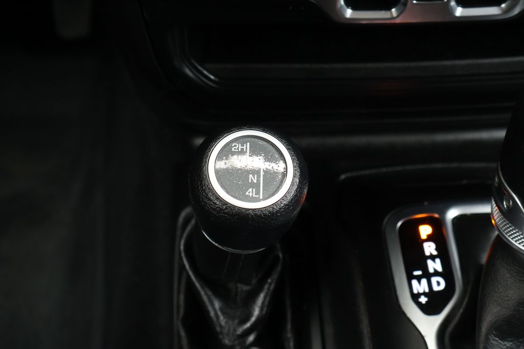 Thumbnail: 2019 Jeep Wrangler - 24