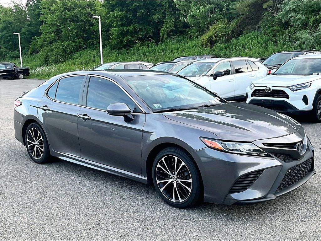 2020 Toyota Camry — photo 1