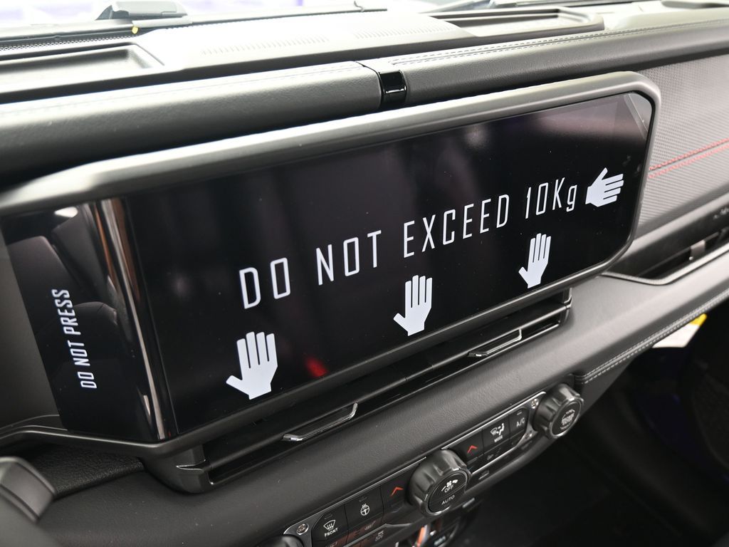 New 2026 Reign Jeep Rubicon image 19