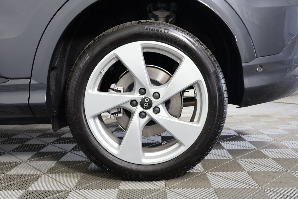 Thumbnail: 2025 Audi Q5 - 10